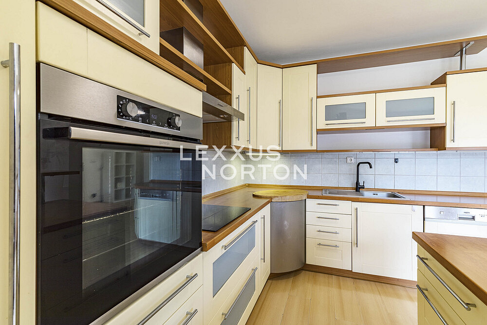 Pronájem domu 204 m² s pozemkem 700 m² – pohled 5
