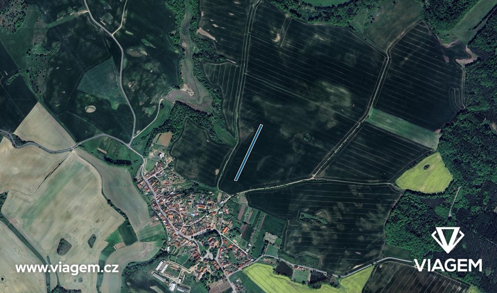 Prodej pole 586 m², Hostim – náhled fotky 3