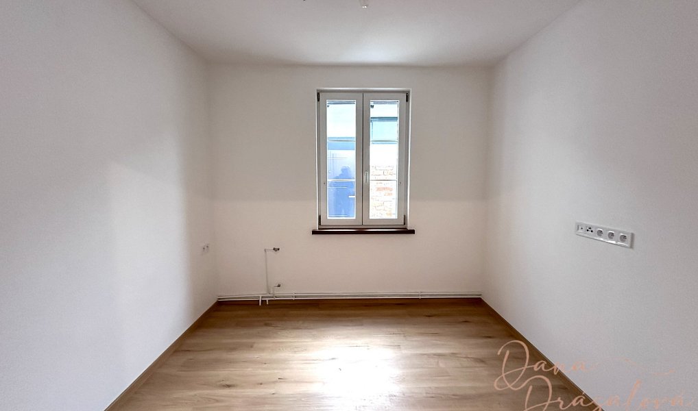 Prodej domu 190 m² s pozemkem 236 m², Strachotín – náhled fotky 22
