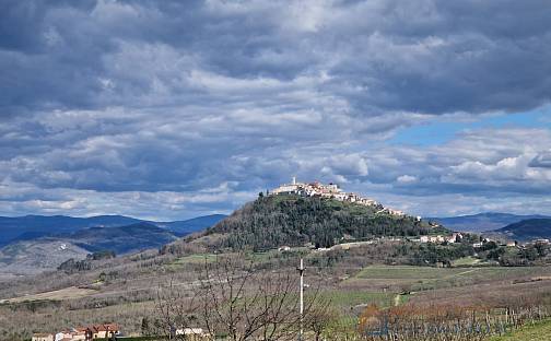 Prodej stavebního pozemku 4 646 m², Motovun, Chorvatsko