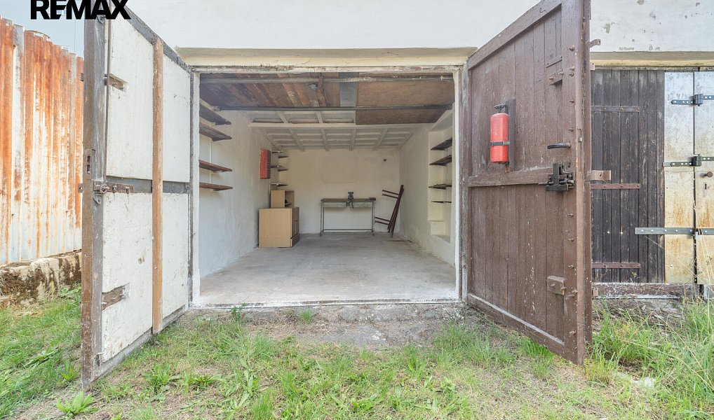 Prodej zděné garáže 21 m2 - Praha 9, Kbely, u Železnobrodské ulice parkování, sklad i investice, Praha – náhled fotky 2