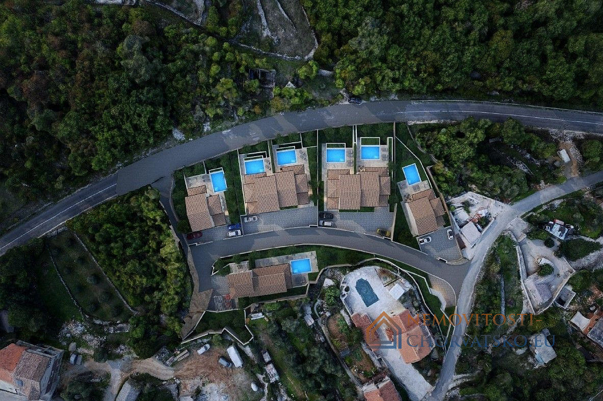Prodej stavebního pozemku 3 946 m² – pohled 2