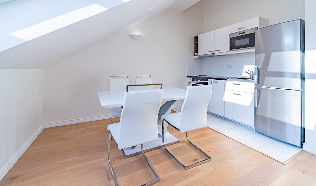 Pronájem bytu 2+kk 73 m², Praha – náhled fotky 2