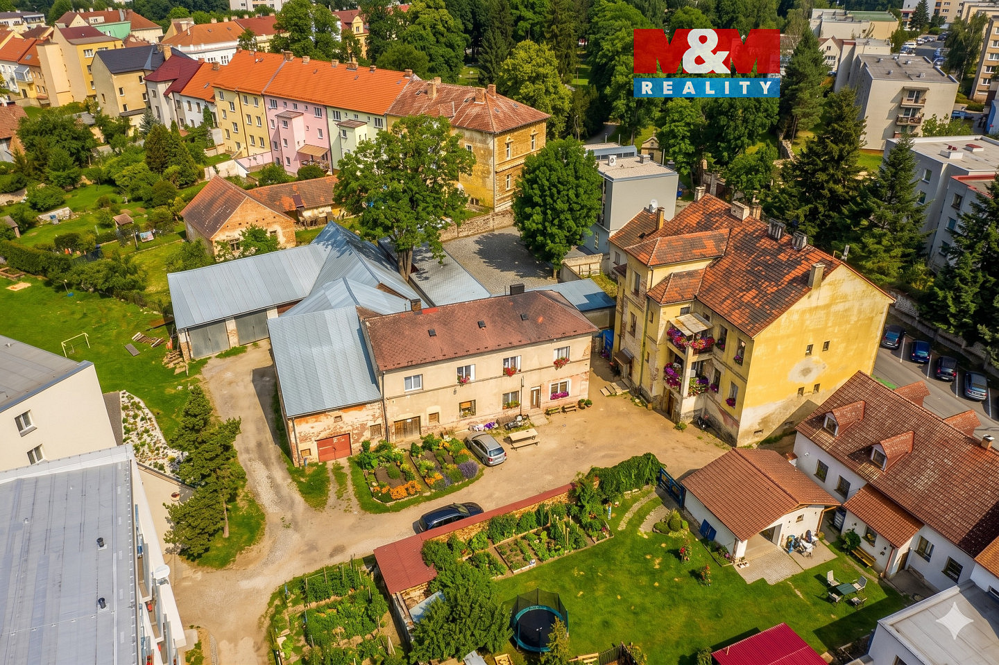 Prodej komerčního pozemku 1 795 m²