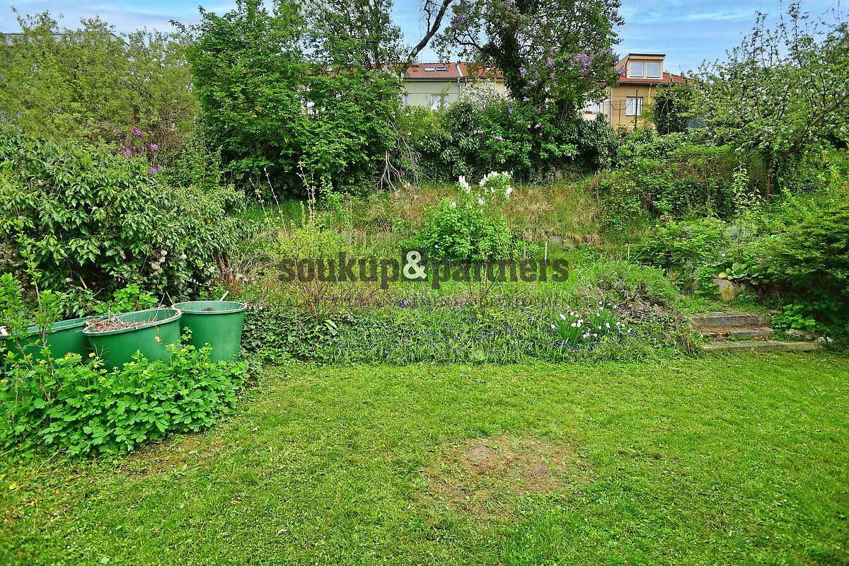 Prodej stavebního pozemku 350 m² – pohled 2
