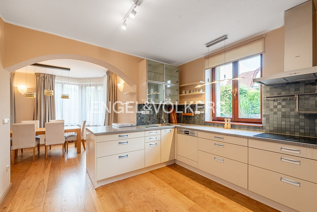 Pronájem domu 288 m² s pozemkem 1 164 m² – fotografie 2