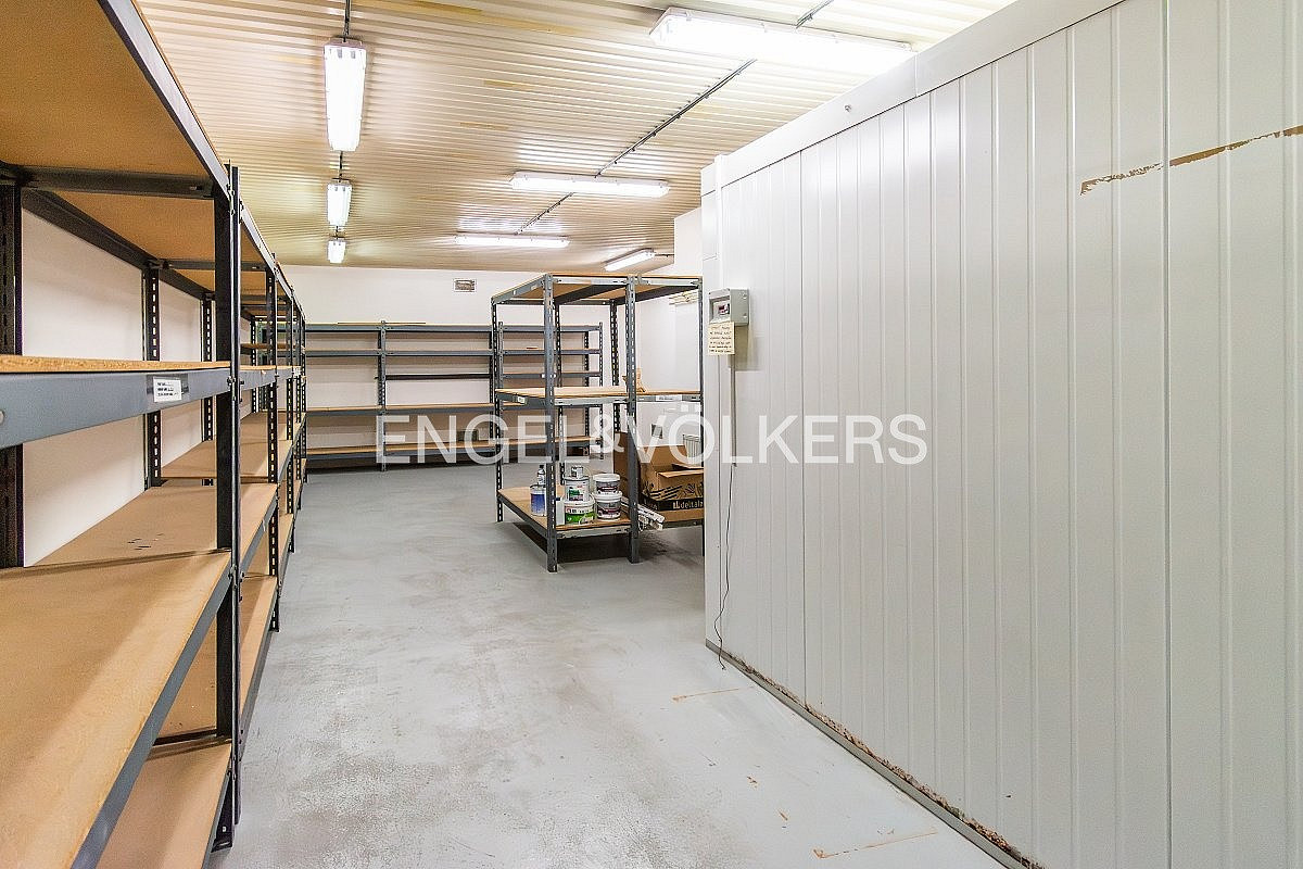 Pronájem skladovacích prostor 140 m²
