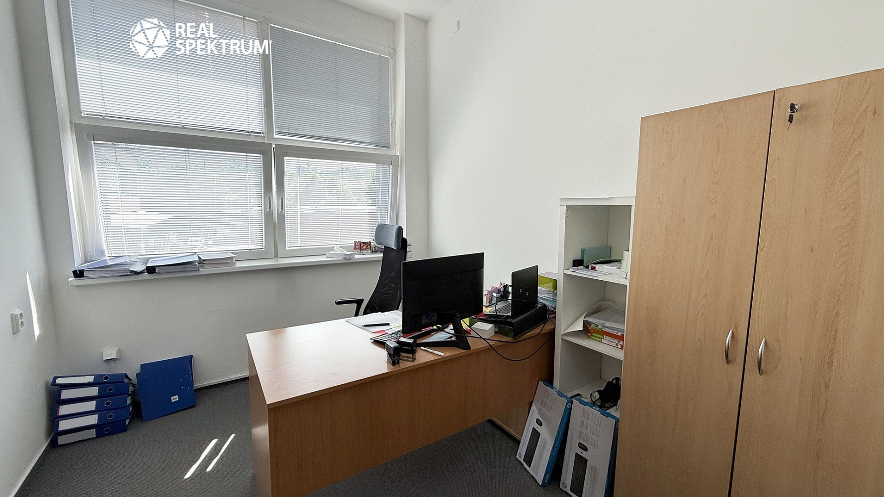 Pronájem kanceláře 200 m² – fotografie 4