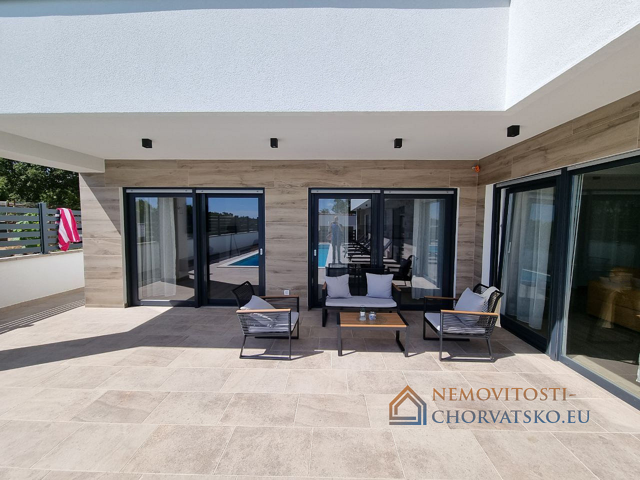 Prodej domu 220 m² s pozemkem 895 m² - Widok 3