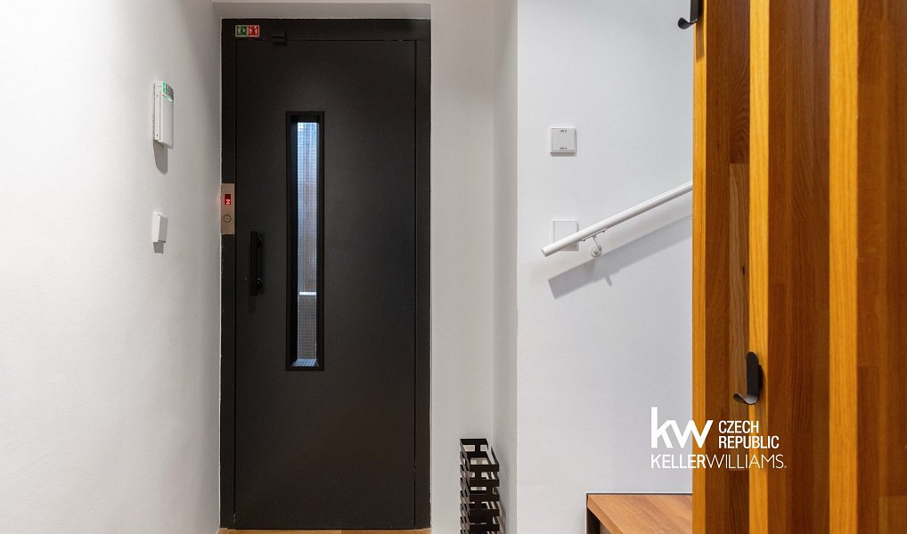 Prodej bytu 6+kk 231 m², Praha – náhled fotky 23