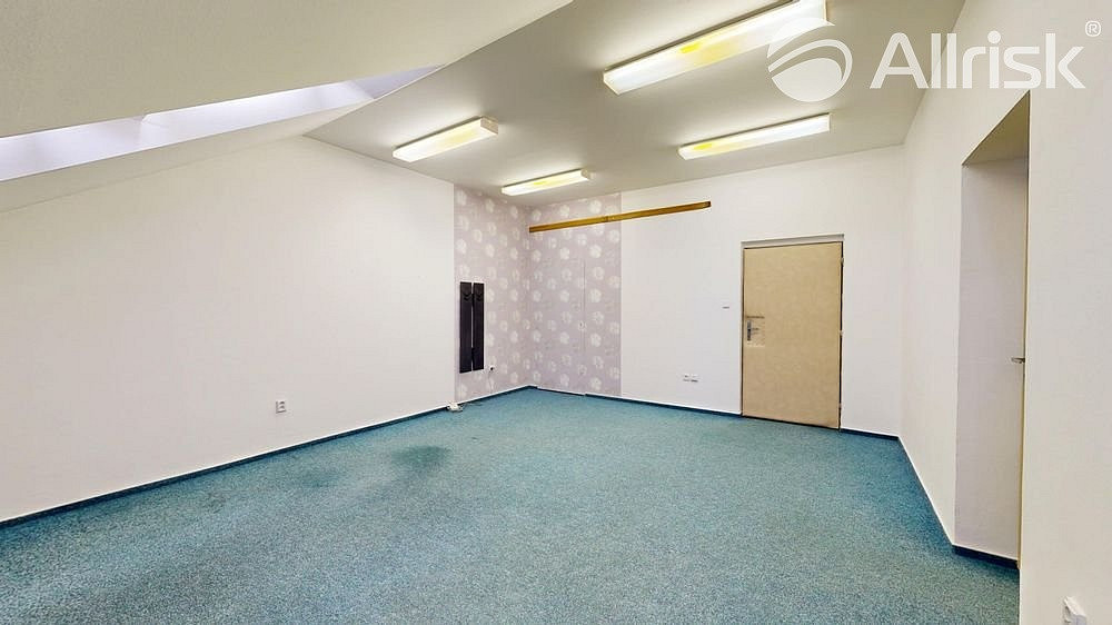 Pronájem kanceláře 52 m² — photo 3