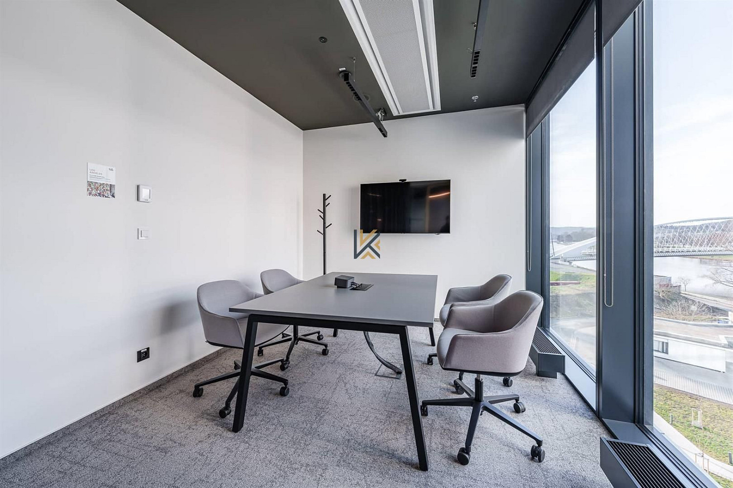 Pronájem kanceláře 44 m² – fotografie 3