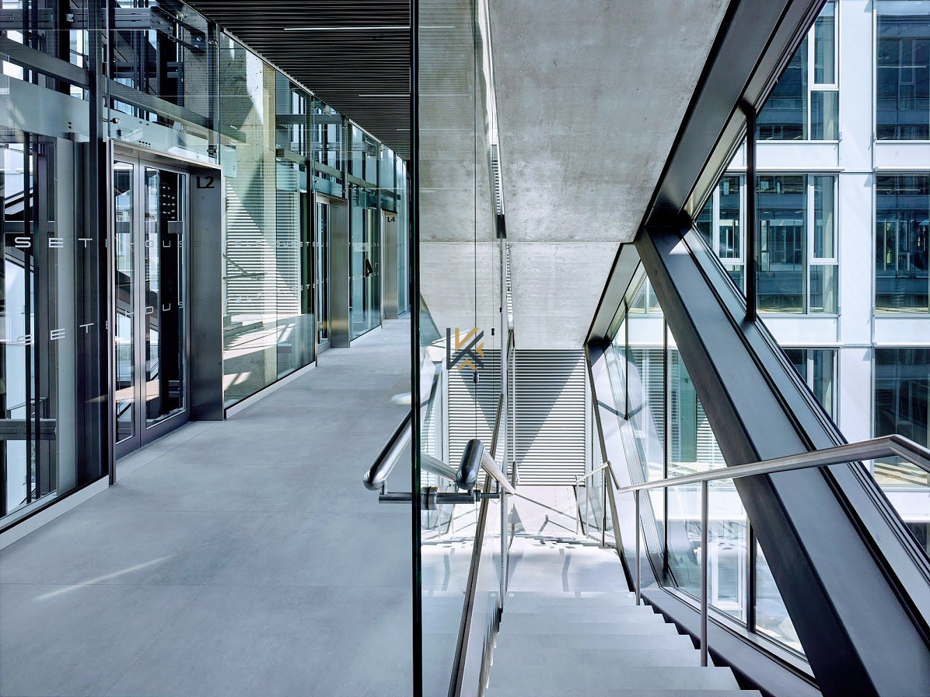Pronájem kanceláře 620 m² – fotografie 3