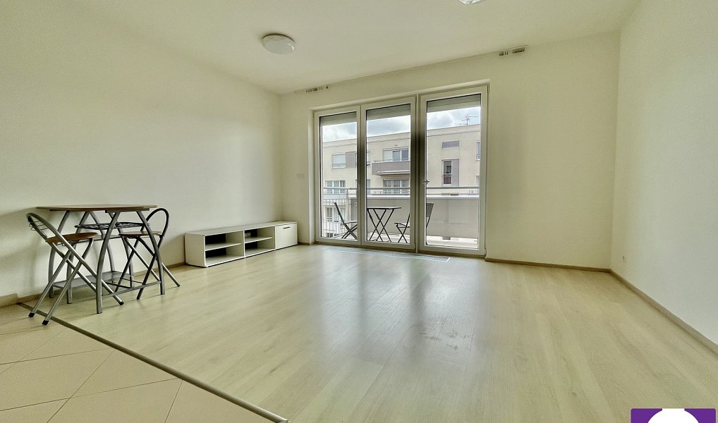 Prodej bytu 1+kk 40 m², Praha – náhled fotky 2
