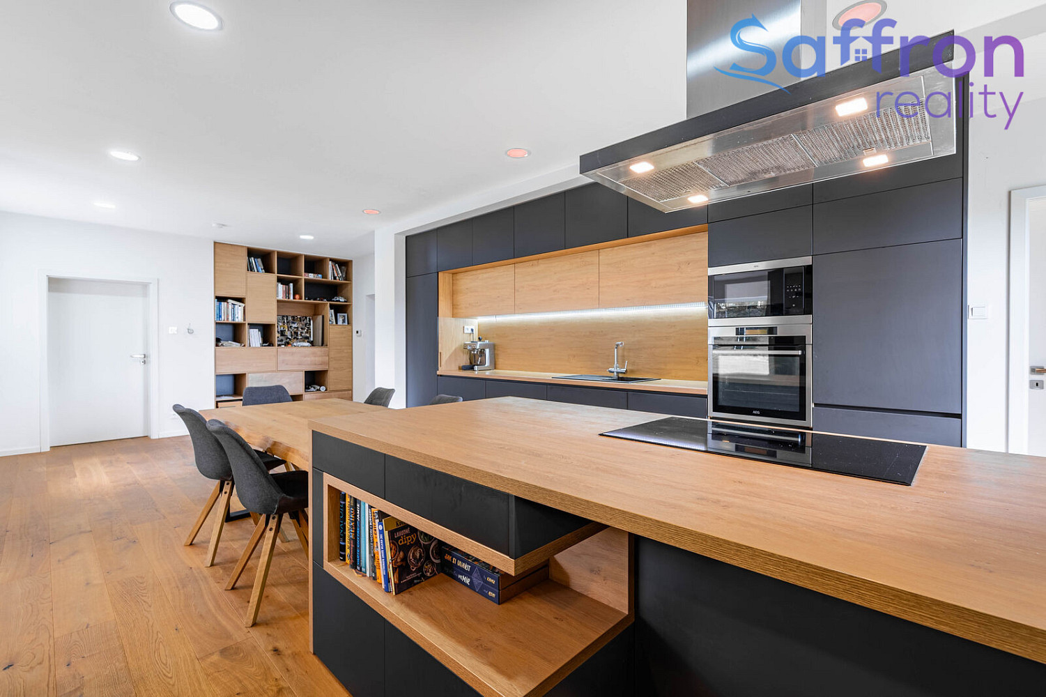 Prodej domu 241 m² s pozemkem 1 469 m²