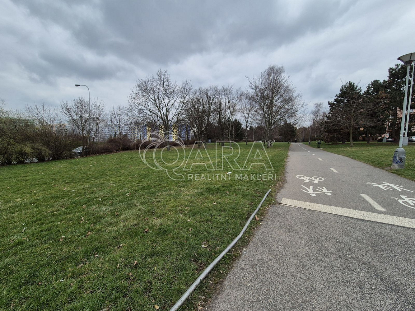 Pronájem komerčního pozemku 2 000 m² – fotografie 2