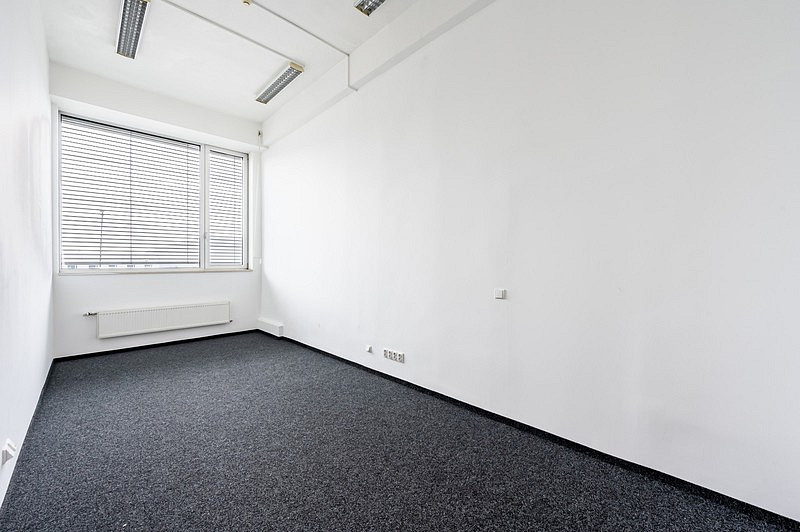 Pronájem kanceláře 90 m² – fotografie 3