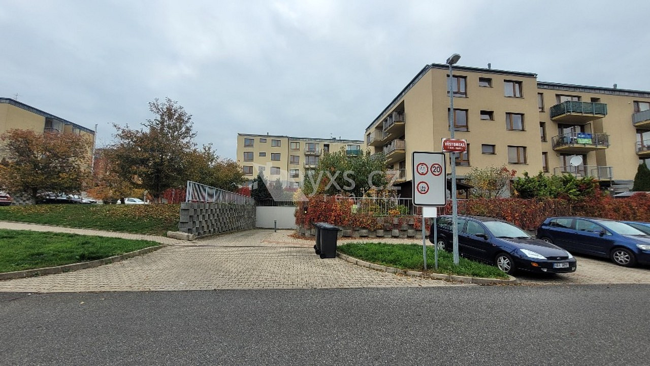 Pronájem parkovacího stání novostavba, ul. Věstonická, Praha 5 Zličín