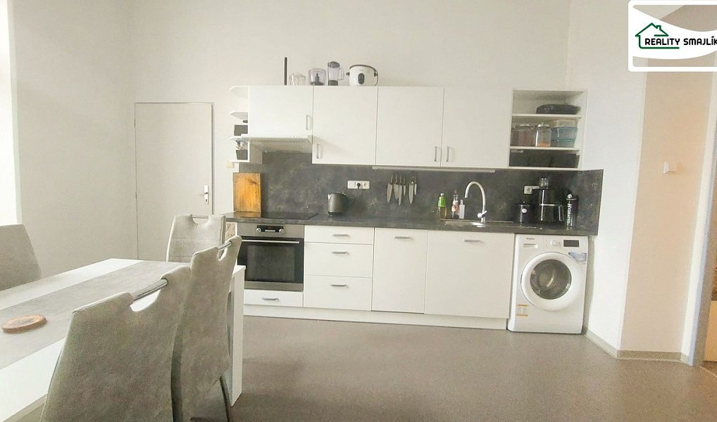 Pronájem bytu 2+1 105 m², Cheb – náhled fotky 2