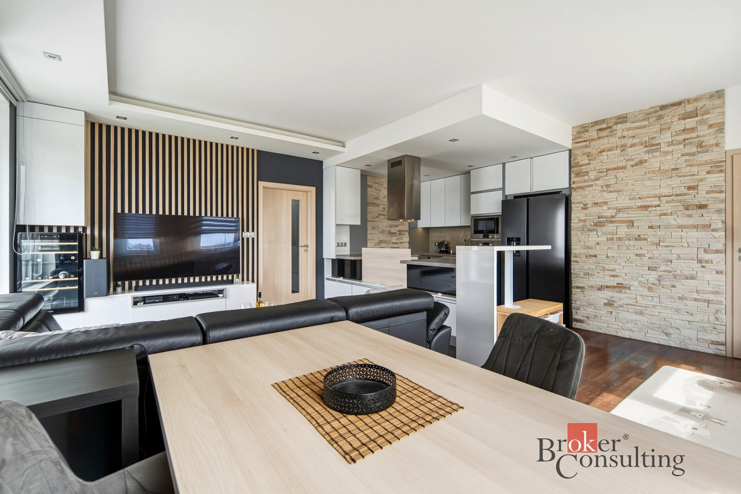 Pronájem bytu 3+kk 79 m² – fotografie 2