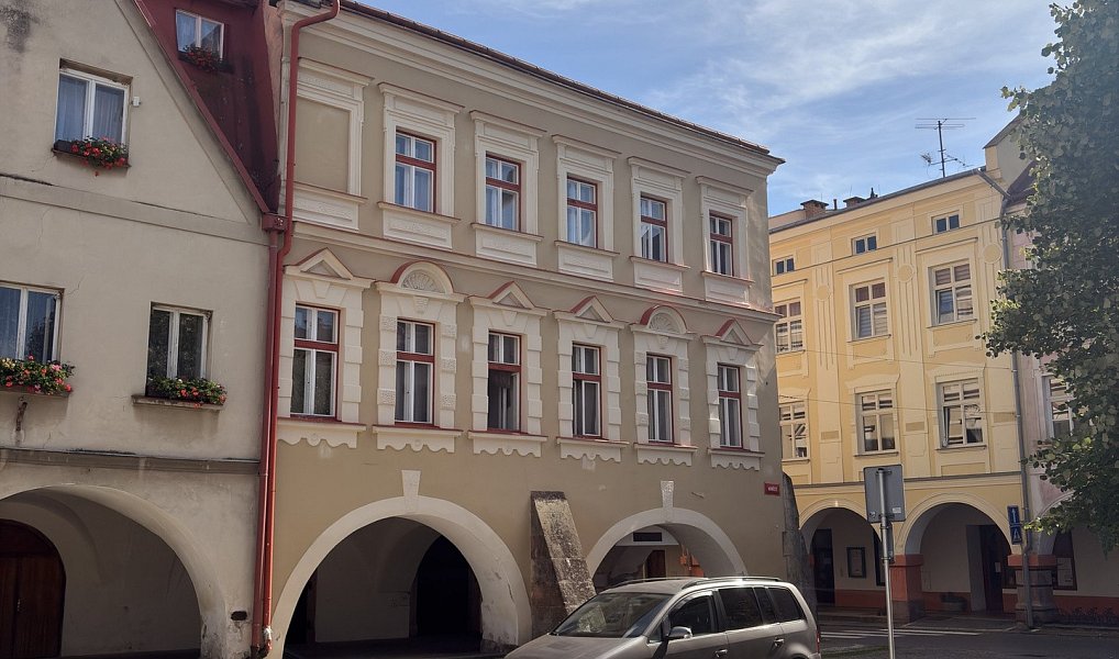 Pronájem bytu 3+1 75 m², Hostinné – náhled fotky 2
