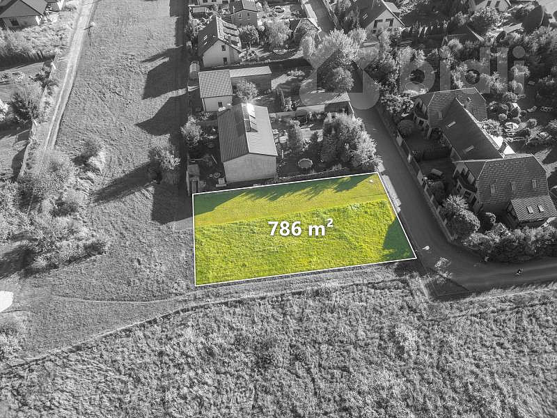 Prodej stavebního pozemku 786 m² – fotografie 2