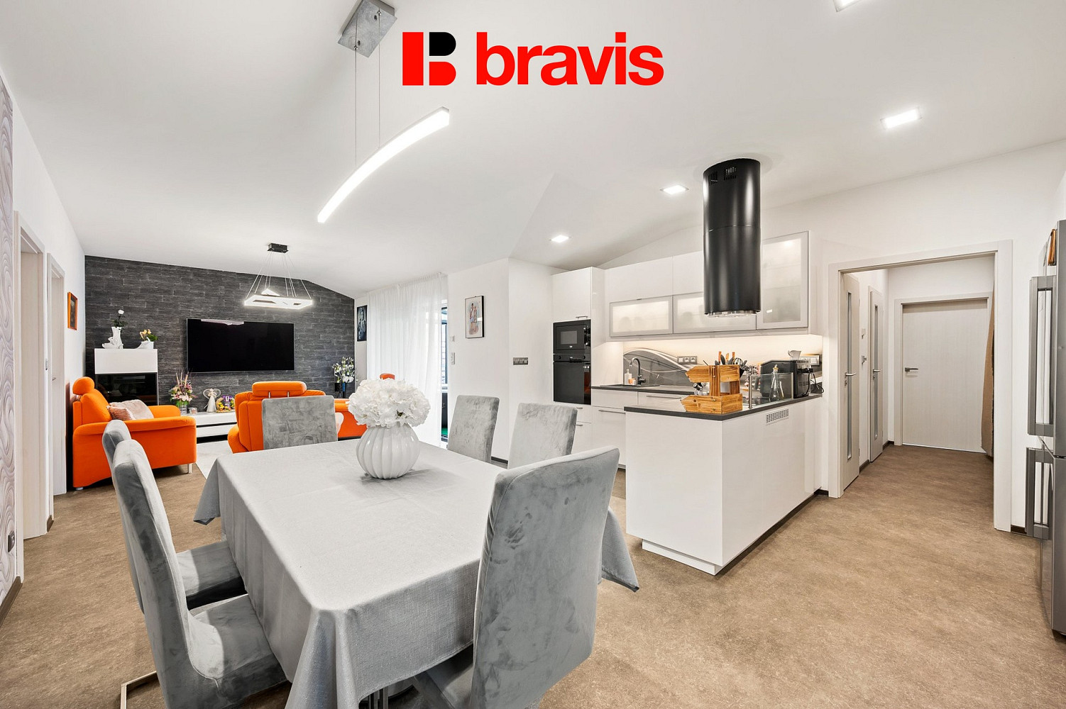 Prodej domu 425 m² s pozemkem 562 m² — photo 2