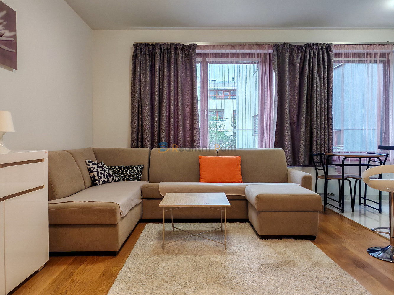Pronájem bytu 1+kk 39 m² — photo 2