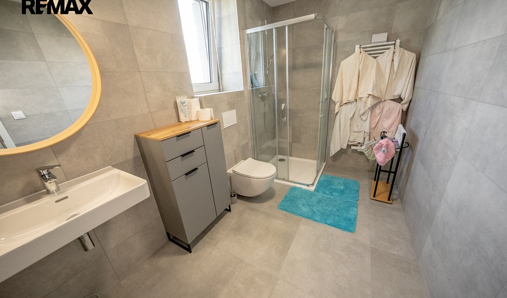 Pronájem domu 161 m² s pozemkem 403 m², Praha – náhled fotky 24