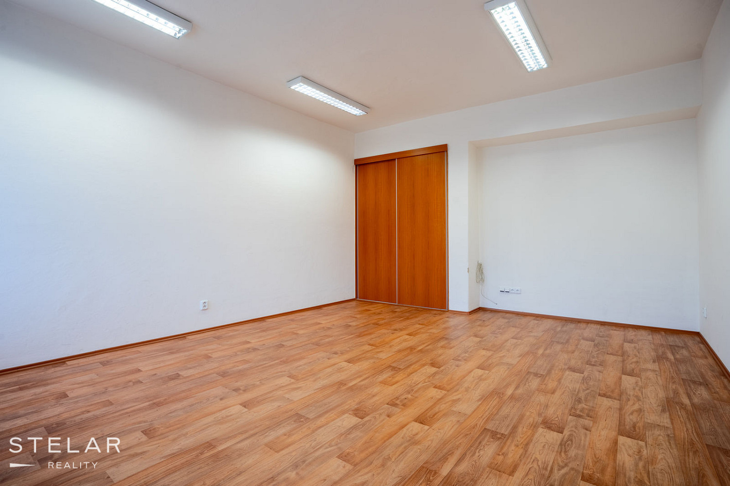 Pronájem kanceláře 328 m² – fotografie 4