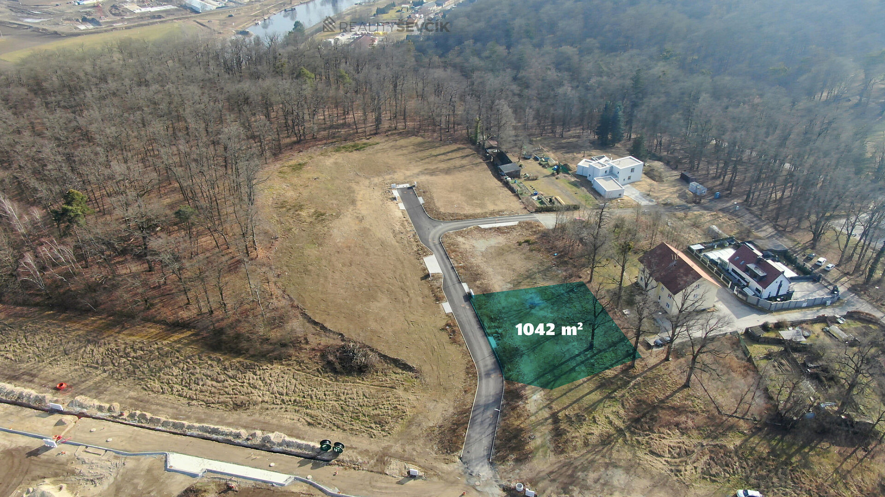 Prodej stavebního pozemku 1 042 m²