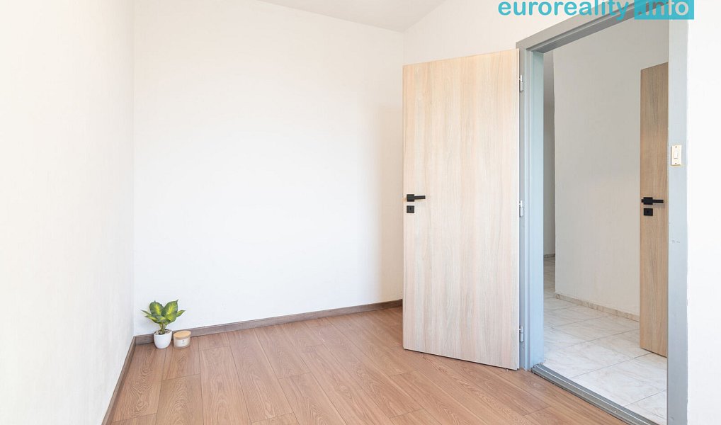 Pronájem bytu 3+1 66 m², Doksy – náhled fotky 4