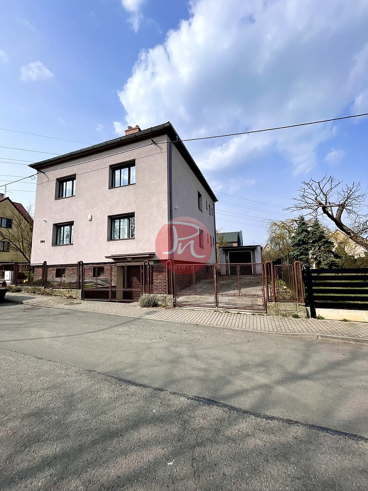 Pronájem domu 230 m² s pozemkem 673 m² – fotografie 3
