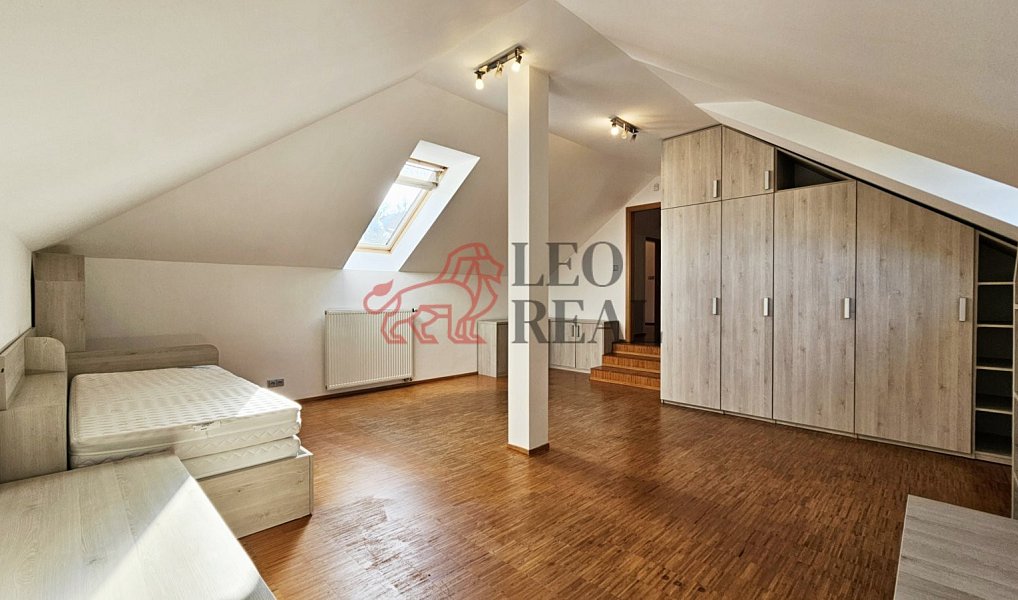 Prodej domu 316 m² s pozemkem 1 751 m², Kamenice – náhled fotky 32