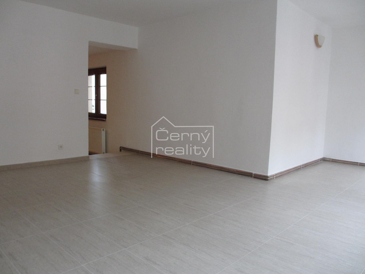 Prodej komerčního objektu - nájemního domu v centru Chrudimi, 3 byty (210 m²), 3 nebyty (140 m²) – další