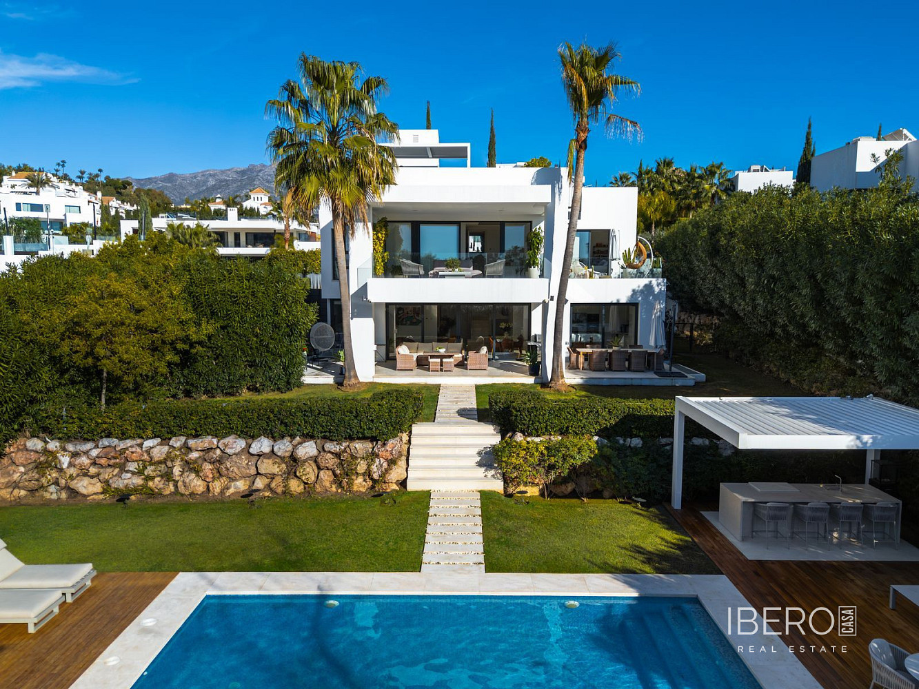 Prodej domu 473 m² s pozemkem 1 351 m²