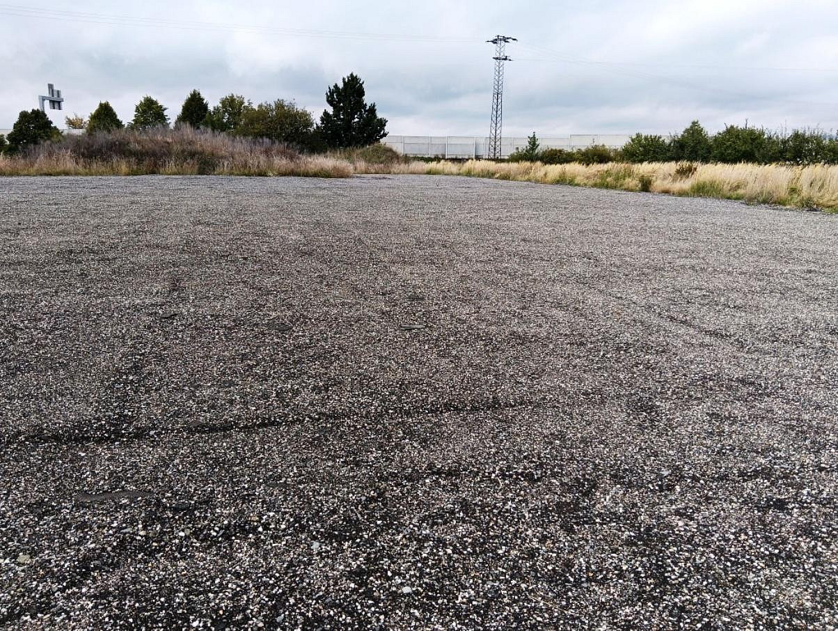 Prodej komerčního pozemku 3 700 m² – fotografie 3