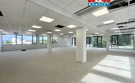 Pronájem obchodních prostor 274 m²
