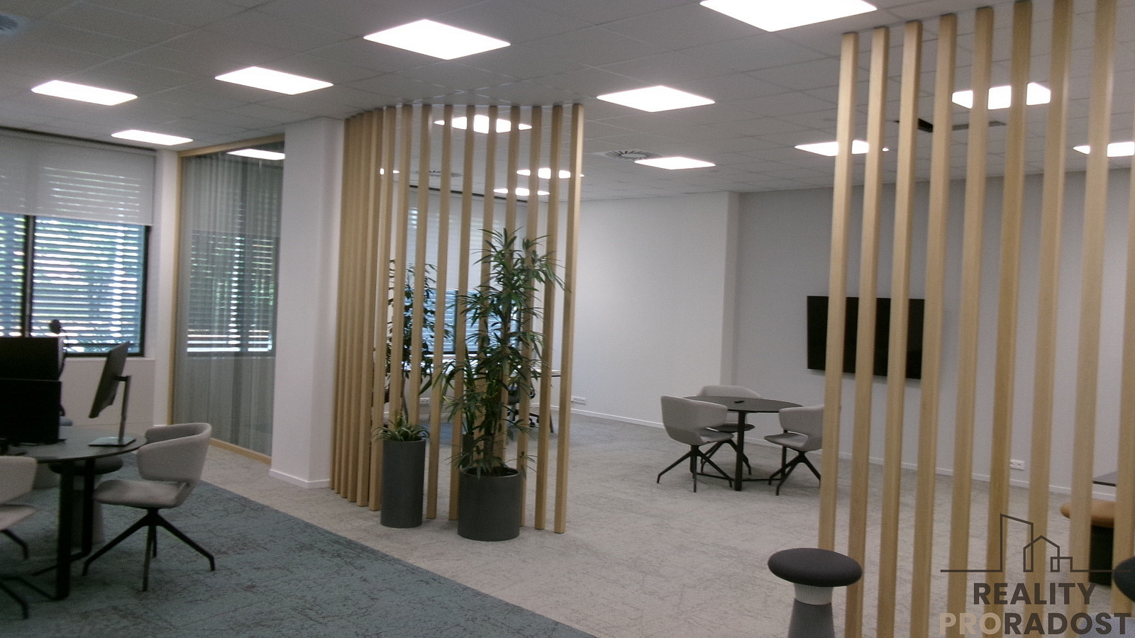 Pronájem kanceláře 342 m² – fotografie 2
