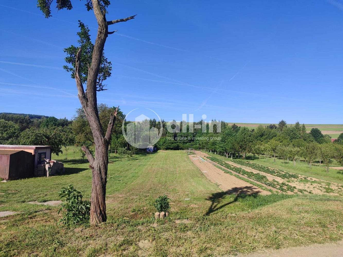 Prodej stavebního pozemku 1 105 m² – pohled 4