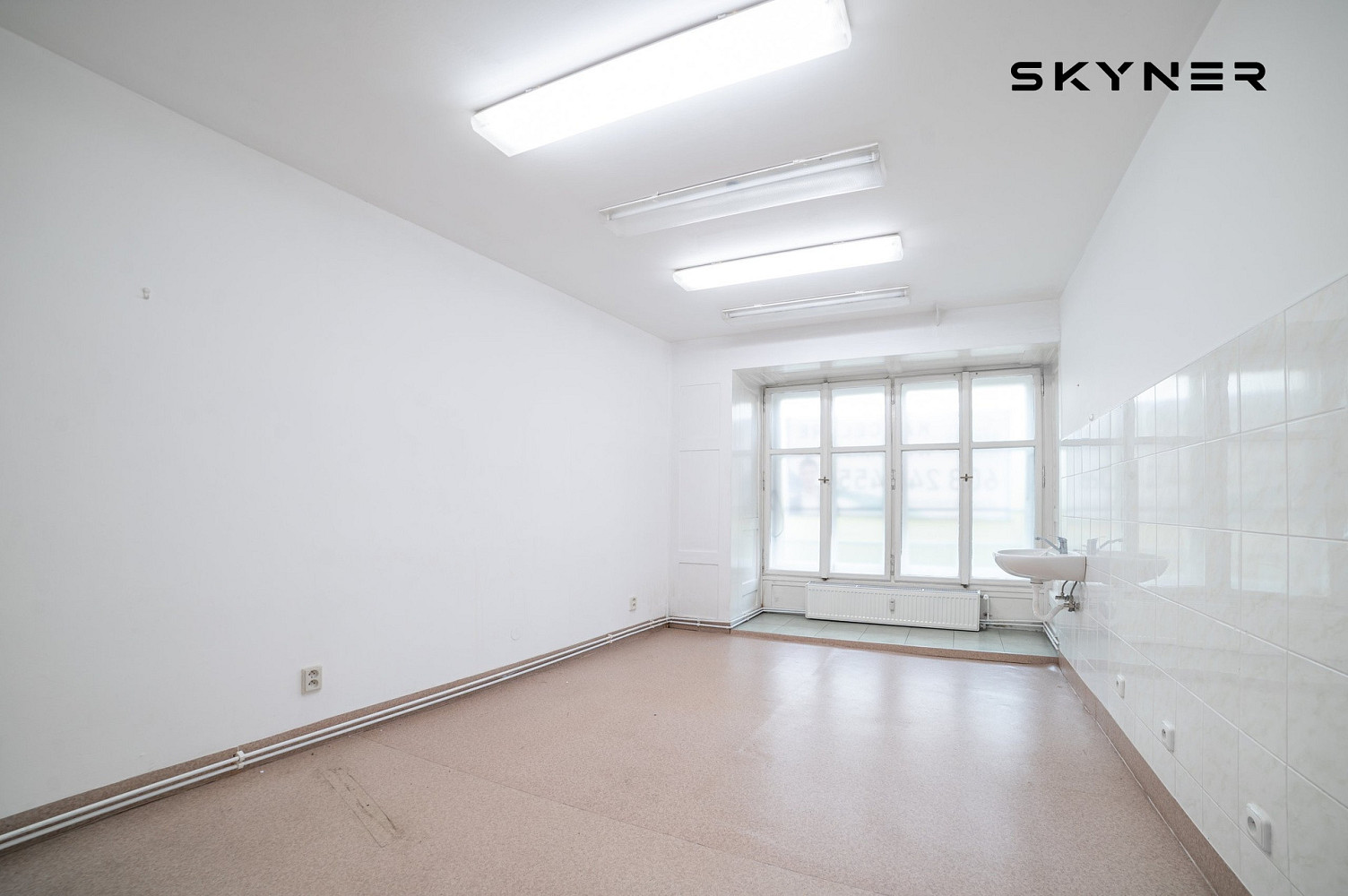 Pronájem kanceláře 178 m² – fotografie 5