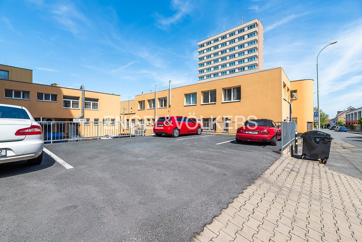 Pronájem kanceláře 180 m² – fotografie 2