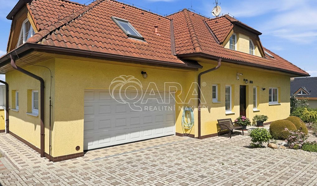 Prodej domu 257 m² s pozemkem 1 415 m², Sulice – náhled fotky 4