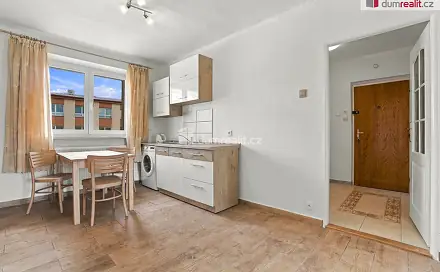 Prodej bytu 2+1 58 m², Lidická, Ostrov, okres Karlovy Vary
