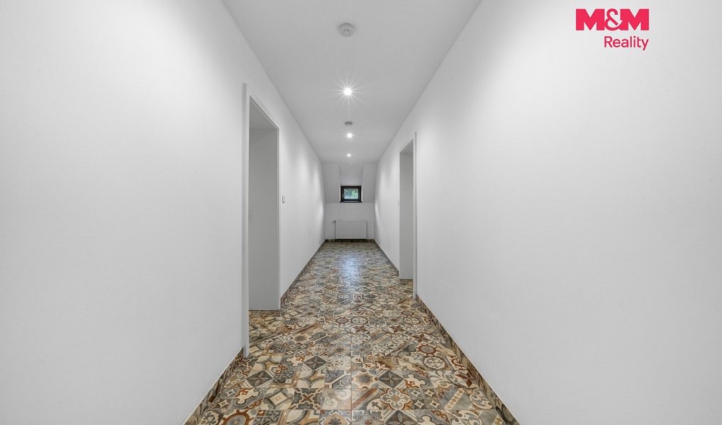 Prodej domu 486 m² s pozemkem 1 076 m², Dalovice – náhled fotky 26