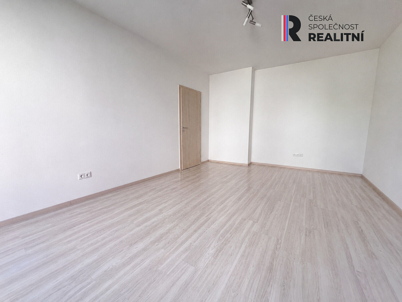 Pronájem bytu 2+kk 50 m² – pohled 4