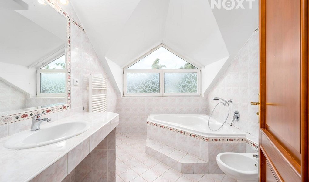 Prodej domu 337 m² s pozemkem 915 m², Praha – náhled fotky 23