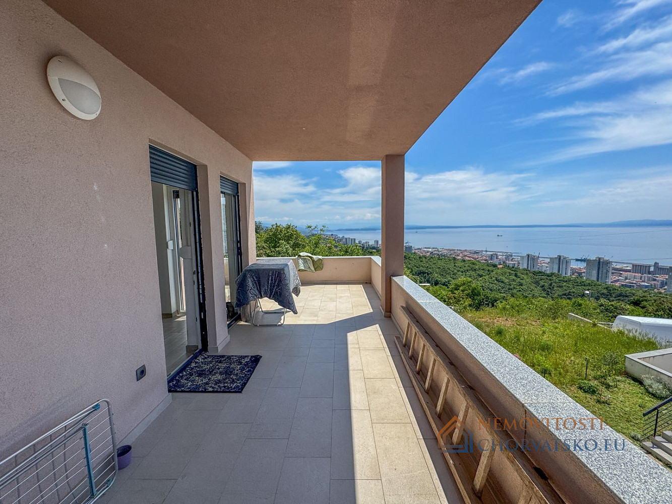 Prodej domu 199 m² s pozemkem 322 m² - Aanzicht 3