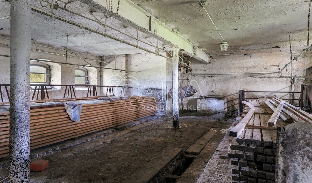 Prodej skladovacích prostor 260 m², Kolinec – náhled fotky 4