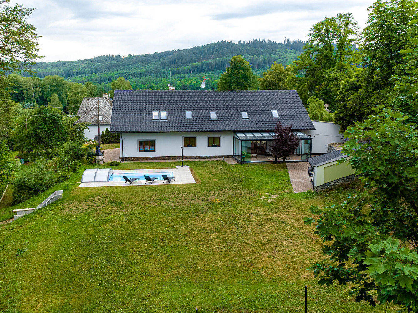 Prodej domu 350 m² s pozemkem 1 688 m² – fotografie 2